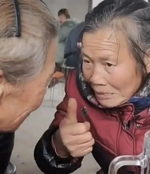 怎么看待老家人喜欢八卦的行为？