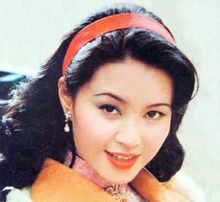 方舒近况及照片介绍 与乔振宇于小慧主演《爱我你怕了吗》