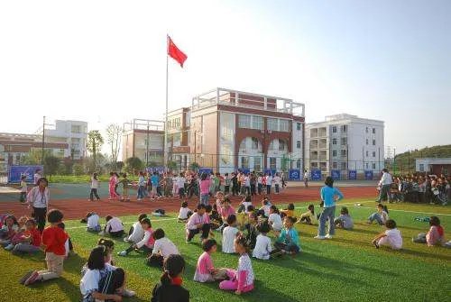 小学人均建筑面积