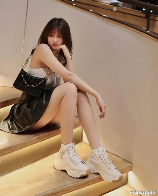 可爱风嫩模兼具好身材 00后越南Tiktok第一正妹