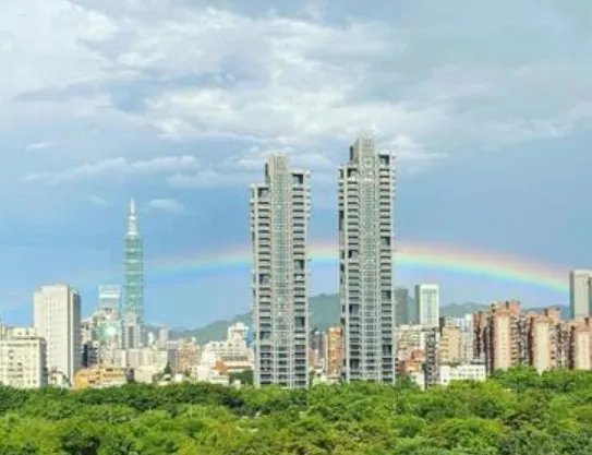 侯佩岑巧妙回应与昆凌撞图，哪些细节值得关注？