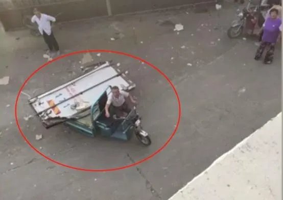 车祸后的猪肉遭哄抢的后续如何了？