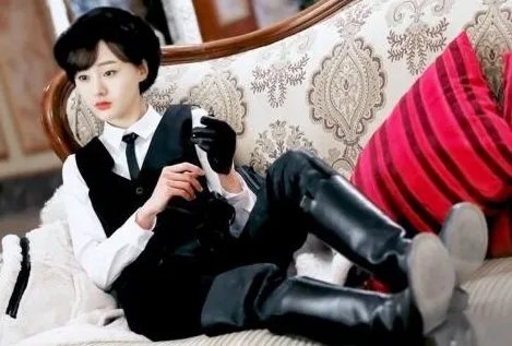 郑爽的烟瘾也很大吗？