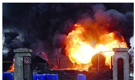 韩国一所化工厂起火是什么原因?