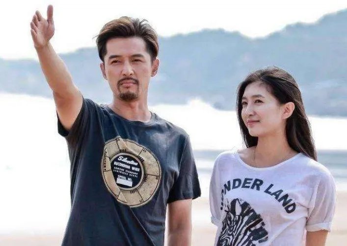 江疏影提醒大家付尾款时别忘了过光棍节，她和胡歌为什么没有走到一起？