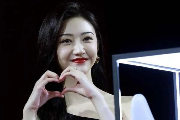 有种“合影”叫远离景甜,生图流出,网友:人间富贵花,你喜欢景甜吗?