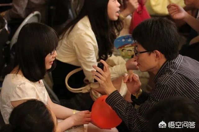 博士学历怕吓着男方，家长只敢说是硕士，这背后的原因是什么？