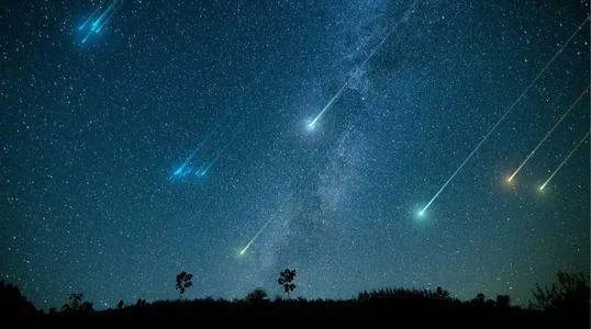 9月火星伴月流星雨等轮番上演，流星雨是怎么形成的？