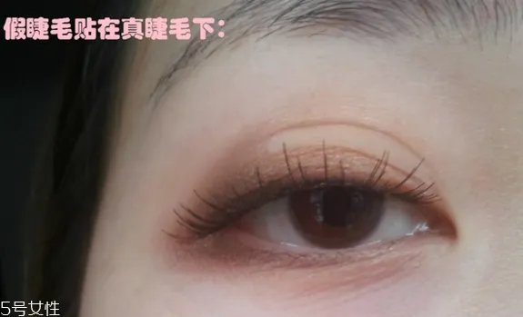 假睫毛是贴在上面还是下面?贴假睫毛的常见错误