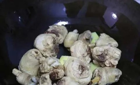 红烧鸡块怎么烧好吃又嫩呢？