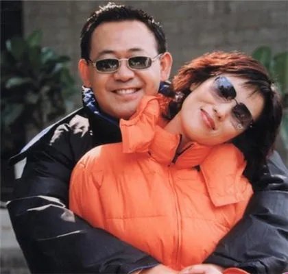 姜武老婆照片性感美艳 两人的婚姻恋爱史大起底