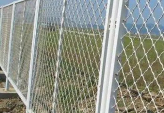 围栏上铁丝刺网施工方法是怎样的