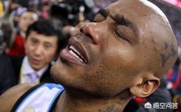 马布里当年在球员通道暴打山西队球迷被围堵大巴车，当时是怎么回事？