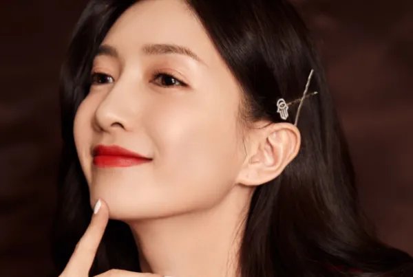 江疏影晒《欢乐颂3》片场照，哪些细节值得关注？