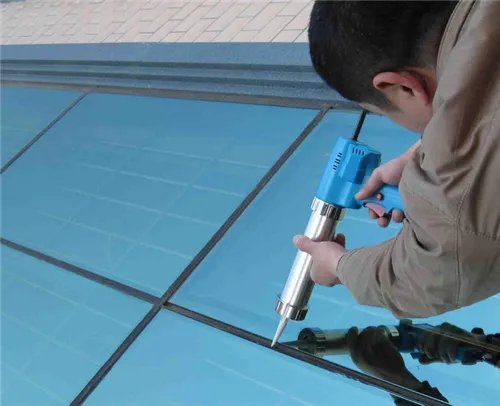 玻璃胶用什么清洗