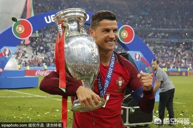 C罗在球员通道帅照