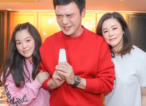 钟嘉晴上节目做嘉宾，当众感激范姜，她和范姜是什么关系？