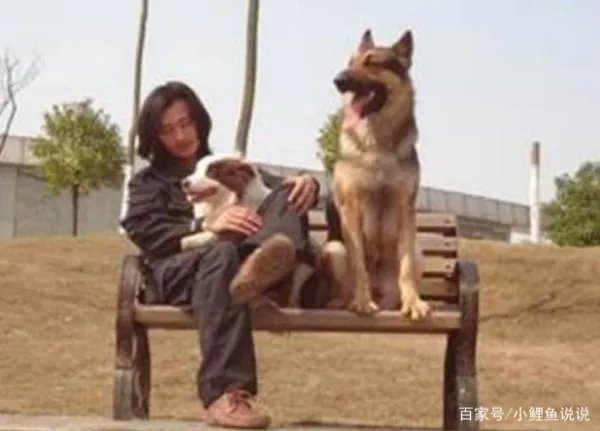 当年为救4名落水者而牺牲的邓锦杰,落水者忘恩负义离去,后来怎样了?