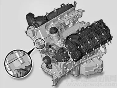 宝马发动机号在哪里  宝马发动机号位置图