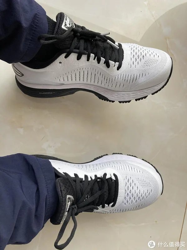 跑鞋之王VS跑鞋中的劳斯莱斯，亚瑟士和索康尼谁更胜一筹？