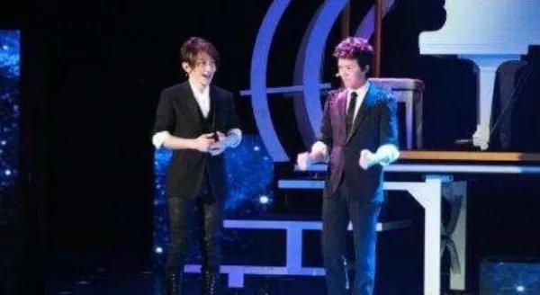 2013年王力宏冲到春晚后台，怒甩刘谦耳光，当年到底发生了什么？