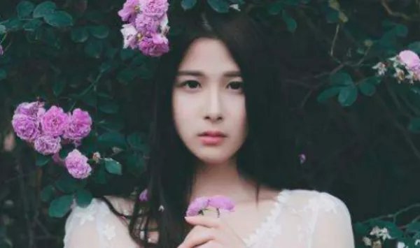 女生暗恋男生的表现？