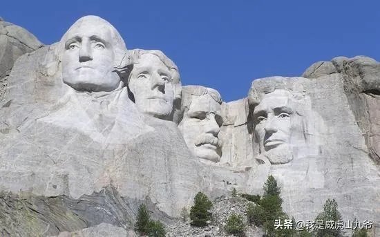 特朗普想把自己的雕像加到总统山上，你觉得他够格吗？