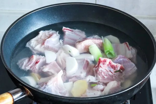 萝卜羊肉汤的做法