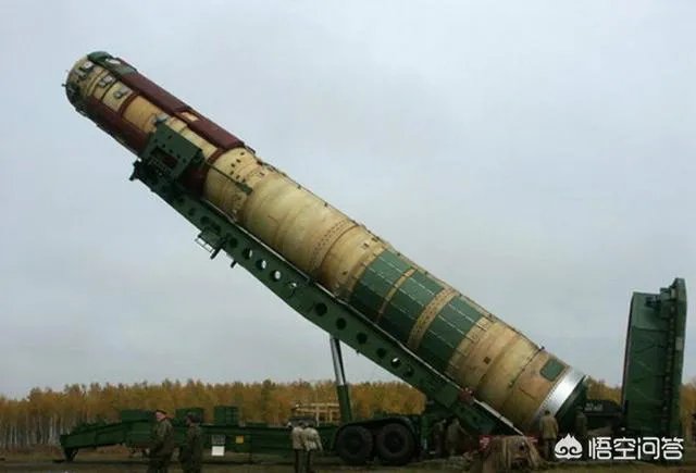 假设在地下钻孔10000米处引爆核弹，那股能量最后会造成什么结果？