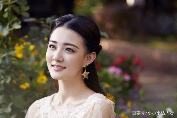 英气逼人的徐璐在之前是一位军人，如果不进娱乐圈，她留在部队会怎么样？