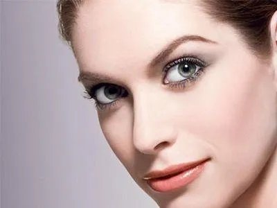 手术隆鼻怎么样