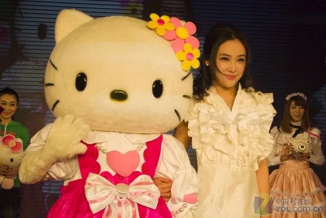 超萌美女真人秀 富士发布会模特展示图赏