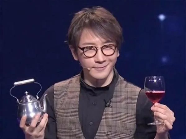 2013年王力宏冲到春晚后台，怒甩刘谦耳光，当年到底发生了什么？