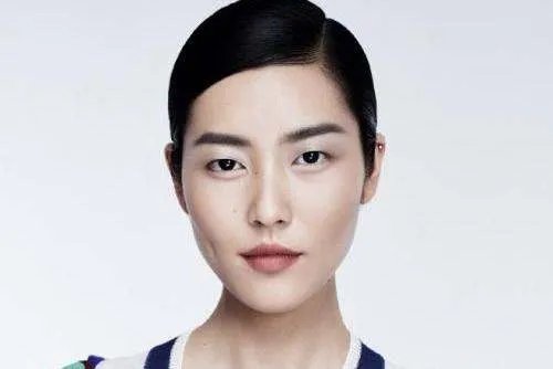 刘雯解约蔻驰后获国人力挺，18线小厂家愿花百万邀请其代言，后来如何？