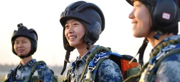 《逐梦蓝天》讲的什么故事