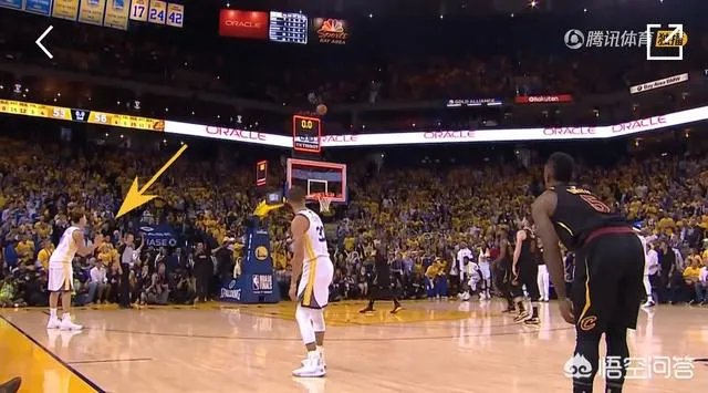 库里在总决赛第一场投压哨超远三分时，汤普森看上去比库里还紧张，怎么评价这种友谊？