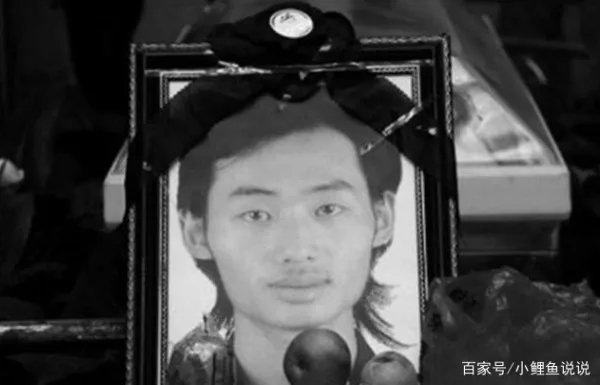 当年为救4名落水者而牺牲的邓锦杰,落水者忘恩负义离去,后来怎样了?