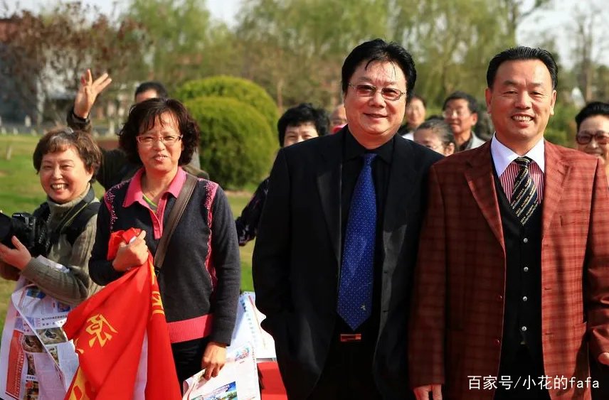 原来是相声演员后来做主持人