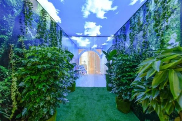 乐而雅宠爱肌系列产品新上市， 唐嫣带您体验花王乐而雅宠爱小镇“呵护日”