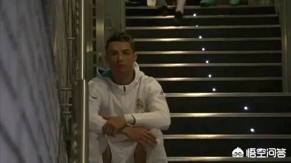 C罗在球员通道帅照