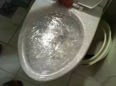 马桶疏通可以使用烧碱吗？