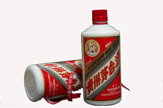 信阳毛尖改名碰瓷茅台？做茶直接改行做酒这是什么奇葩玩法？