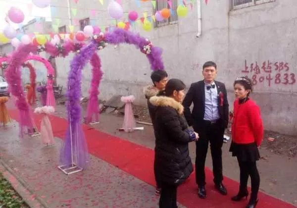 如何看待婚礼现场爷爷奶奶亲自送戒指这件事？