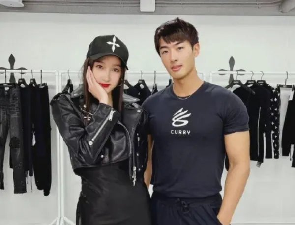 关晓彤逛街被偶遇，路人镜头下的她状态如何？