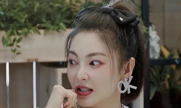 一张嘴就是F调！张雨绮唱大花轿唱到缺氧，现场人员有何反应？