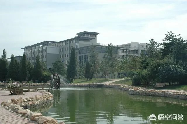 辽宁科技大学位于鞍山哪个区？