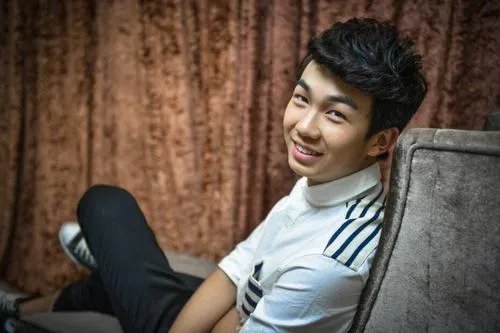 你如何看待白举纲放弃自己原有成就，投身乐队？