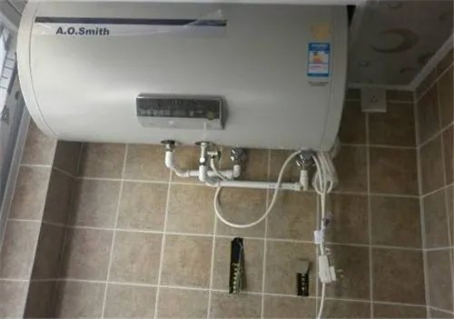 电热水器怎么接水管