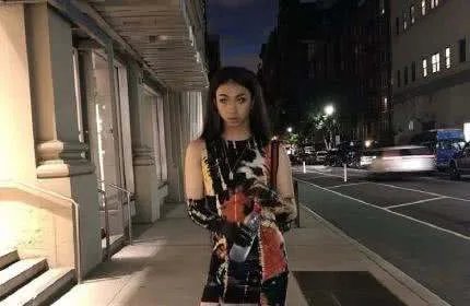 小哈利晒女装照引热议，伊能静的哪些真性情告白让人感动？