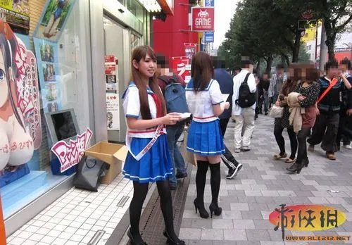 少儿不宜!《魔具少女》日本商店巨乳挑逗宣传